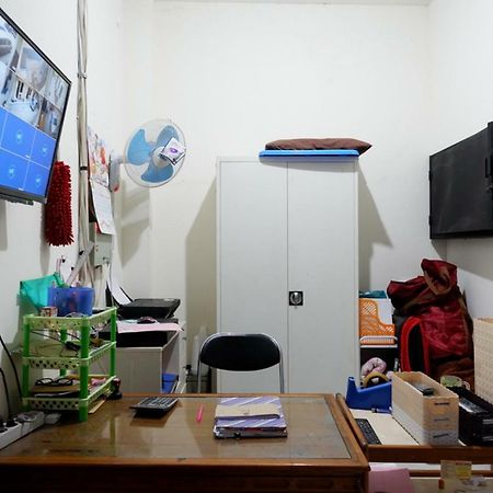 Hotel Reddoorz Near Living Plaza Purwokerto Exterior foto