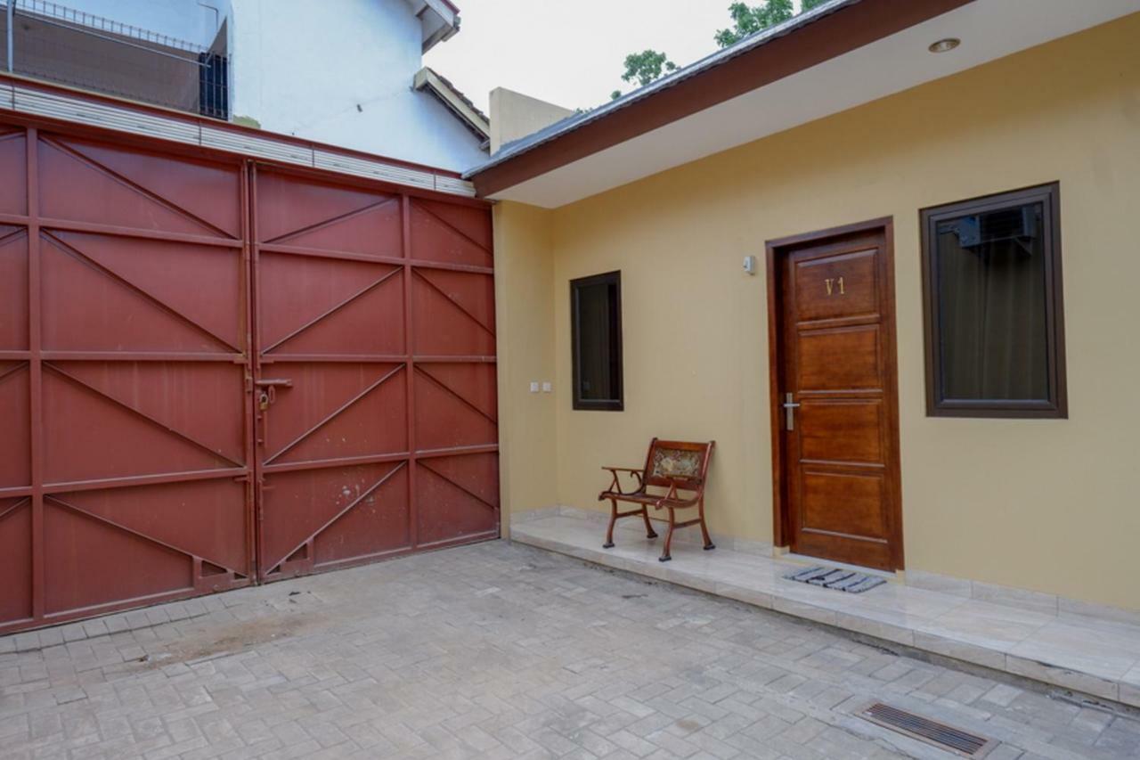 Hotel Reddoorz Near Living Plaza Purwokerto Exterior foto