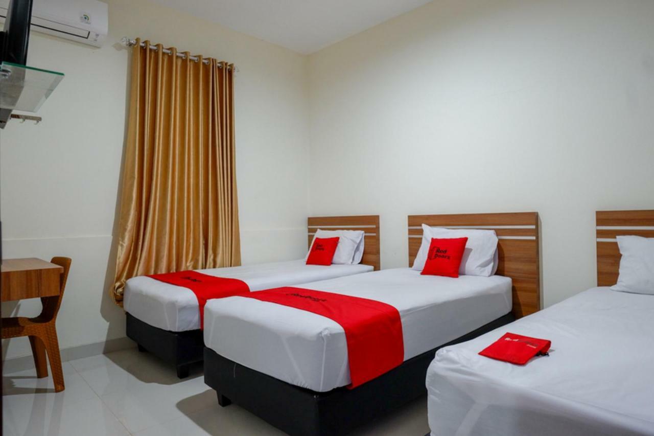 Hotel Reddoorz Near Living Plaza Purwokerto Exterior foto